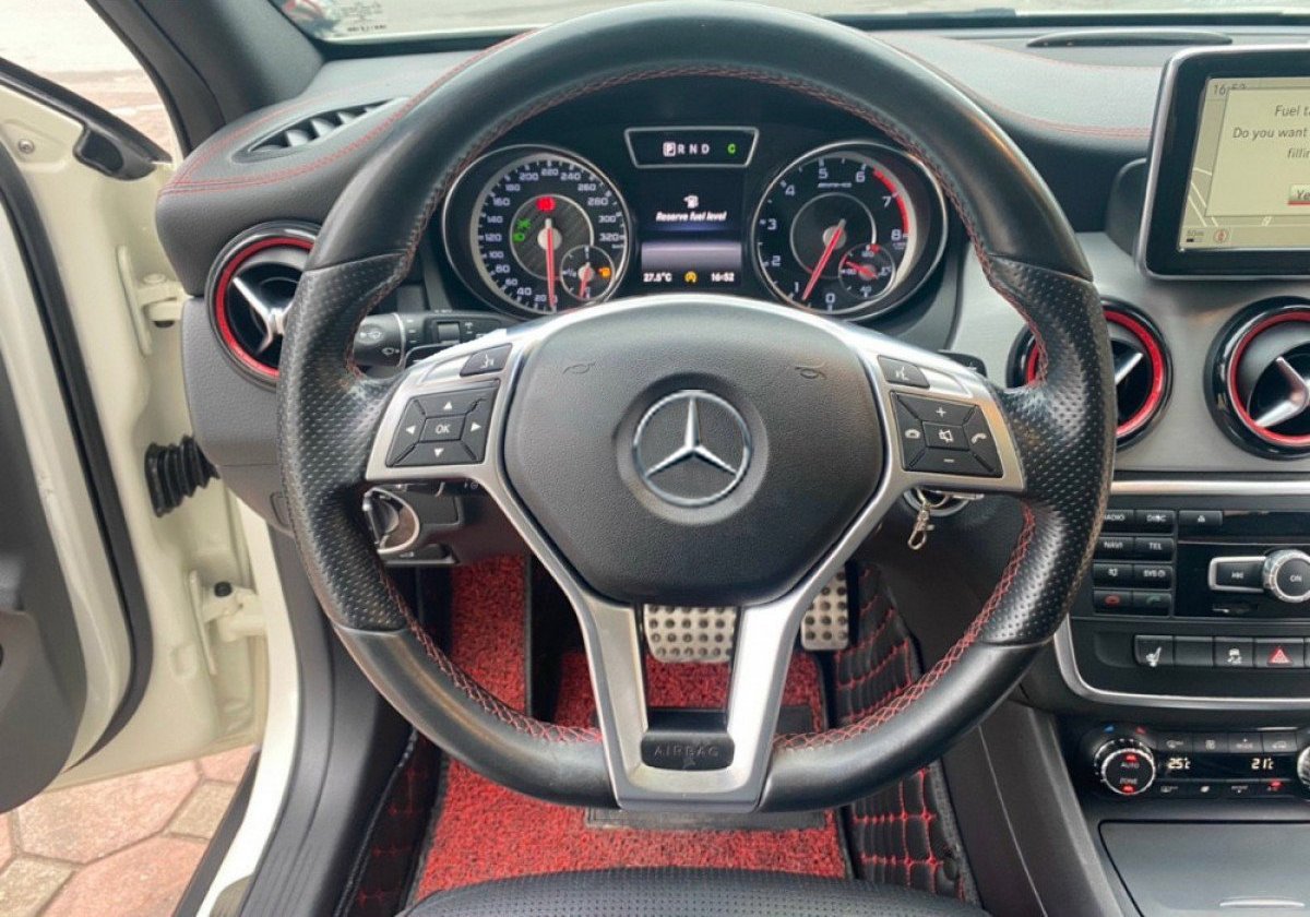 Mercedes-Benz GLA 45 2015 - Màu trắng, xe nhập
