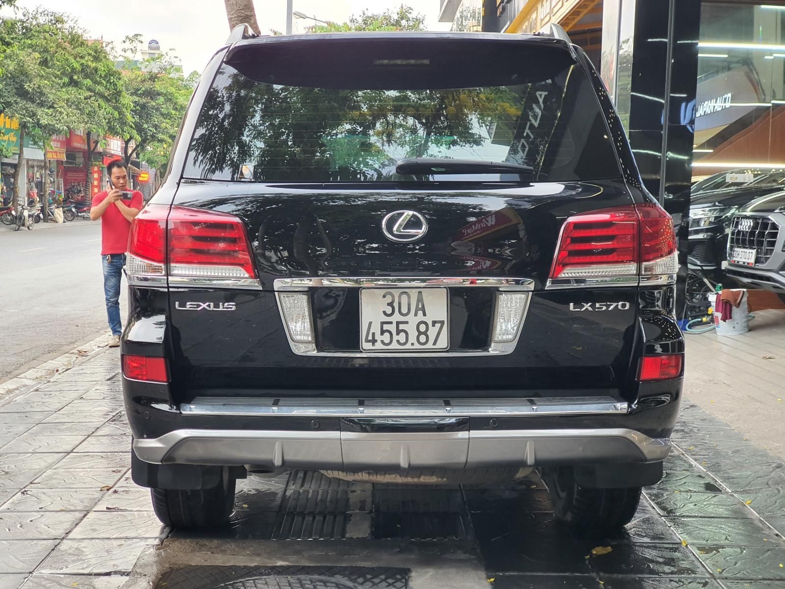 Lexus LX 570 2014 - Nhập Nhật màu đen nội thất nâu