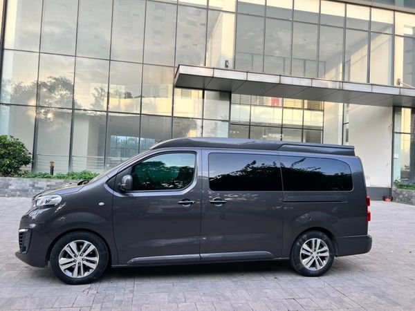 Peugeot Traveller 2019 - Màu xám, xe nhập