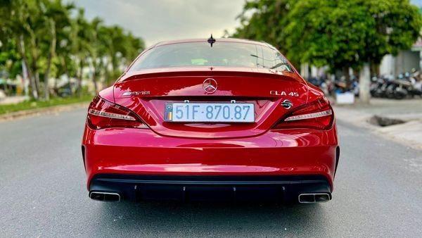 Mercedes-Benz CLA 45 AMG 2017 - Xe màu đỏ