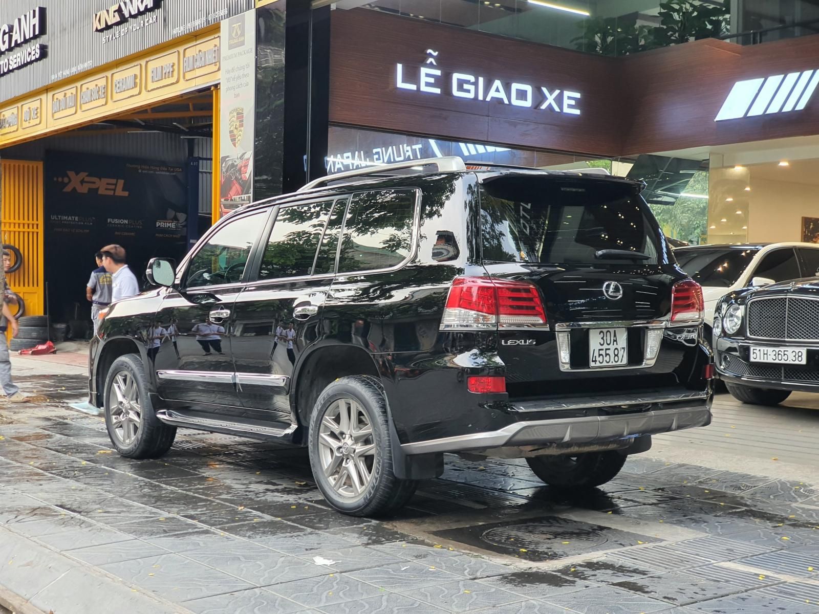 Lexus LX 570 2014 - Nhập Nhật màu đen nội thất nâu