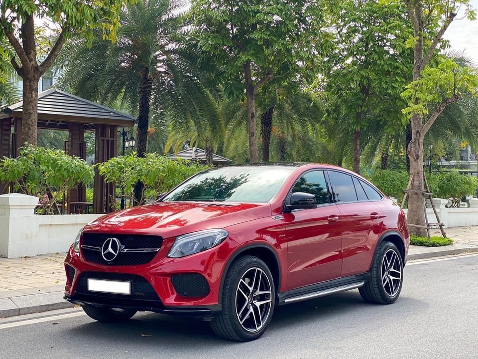 Mercedes-Benz GLE 43 2018 - Màu đỏ, nhập khẩu