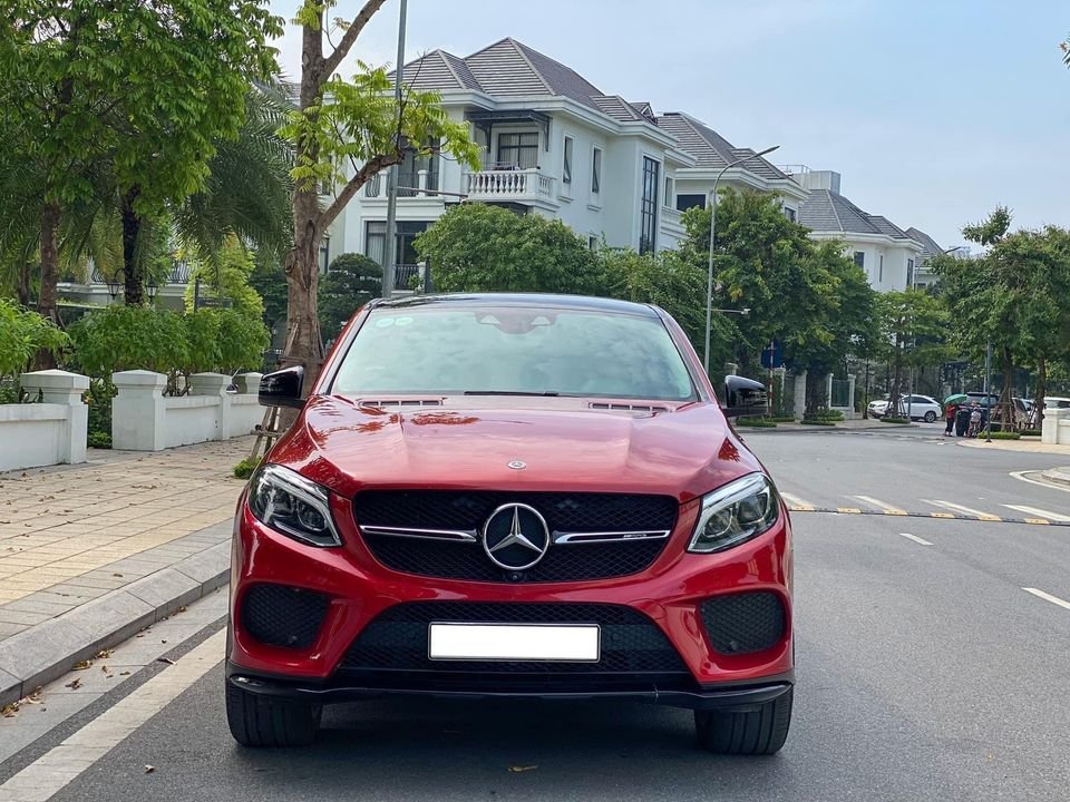 Mercedes-Benz GLE 43 2018 - Màu đỏ, nhập khẩu