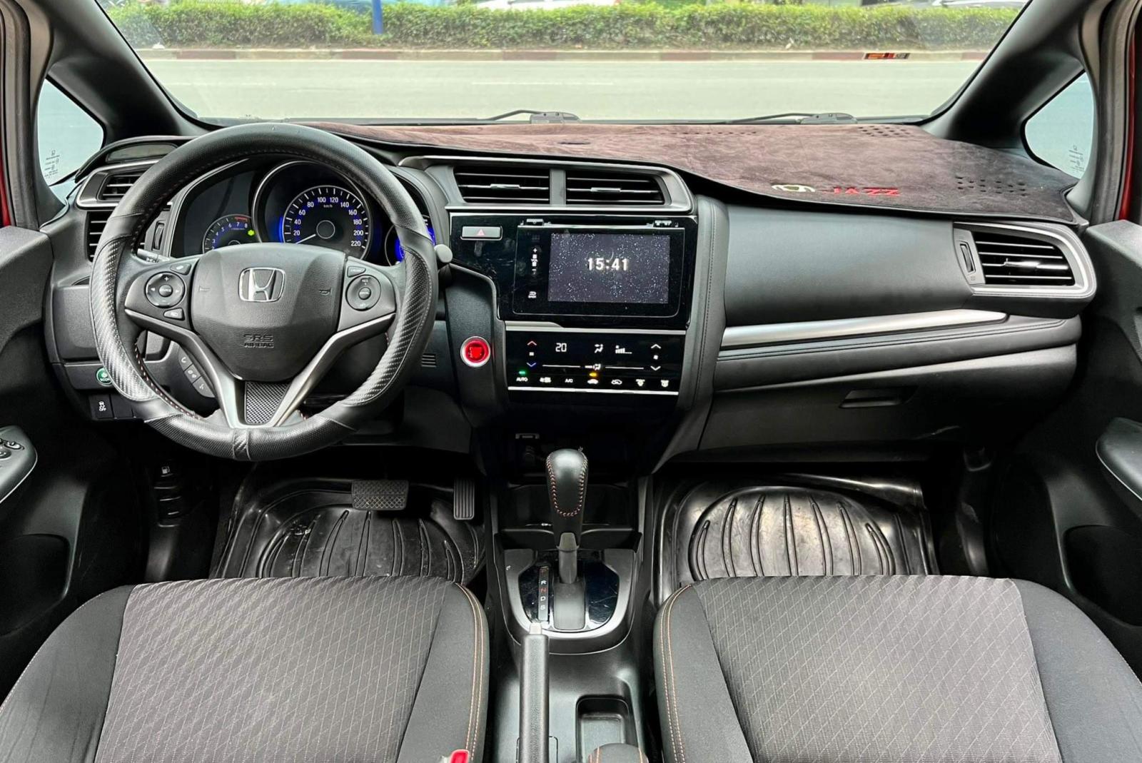 Honda Jazz Rs 2018 - -- Honda jazz RS 1.5 AT màu đỏ biển HCM   -- Sản xuất 2018  