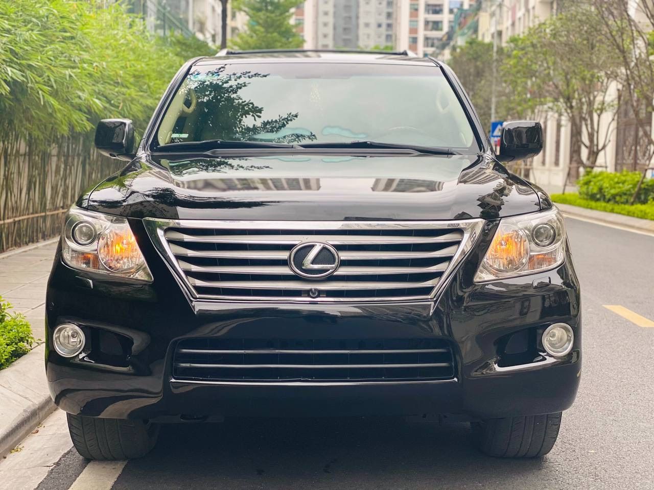 Lexus LX 570 2011 - Màu đen, nhập khẩu nguyên chiếc