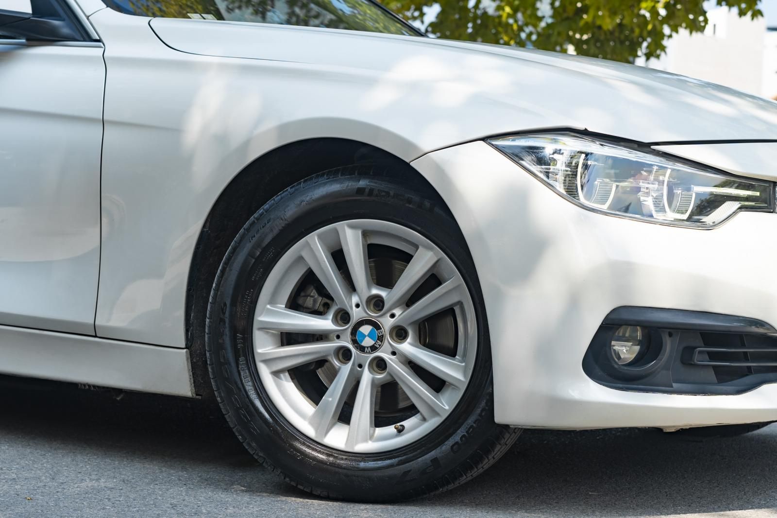 BMW 320i 2016 - Cần bán lại xe odo 4,8 vạn km