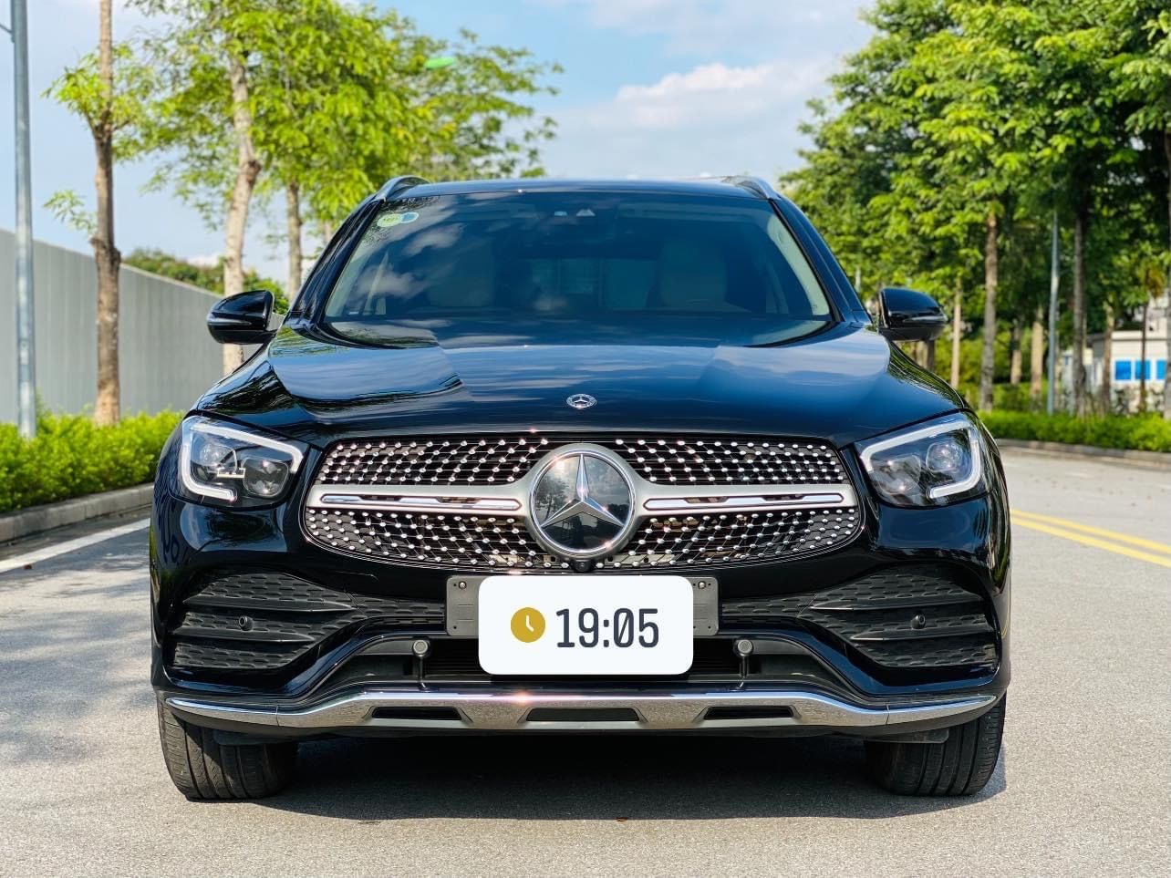 Mercedes-Benz GLC 300 2021 - Xe màu đen