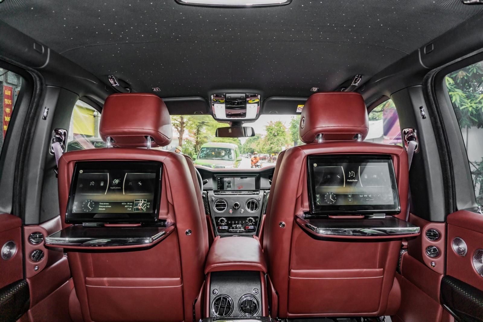 Rolls-Royce Cullinan 2020 - Giá 39 tỷ 500tr, xe màu đen