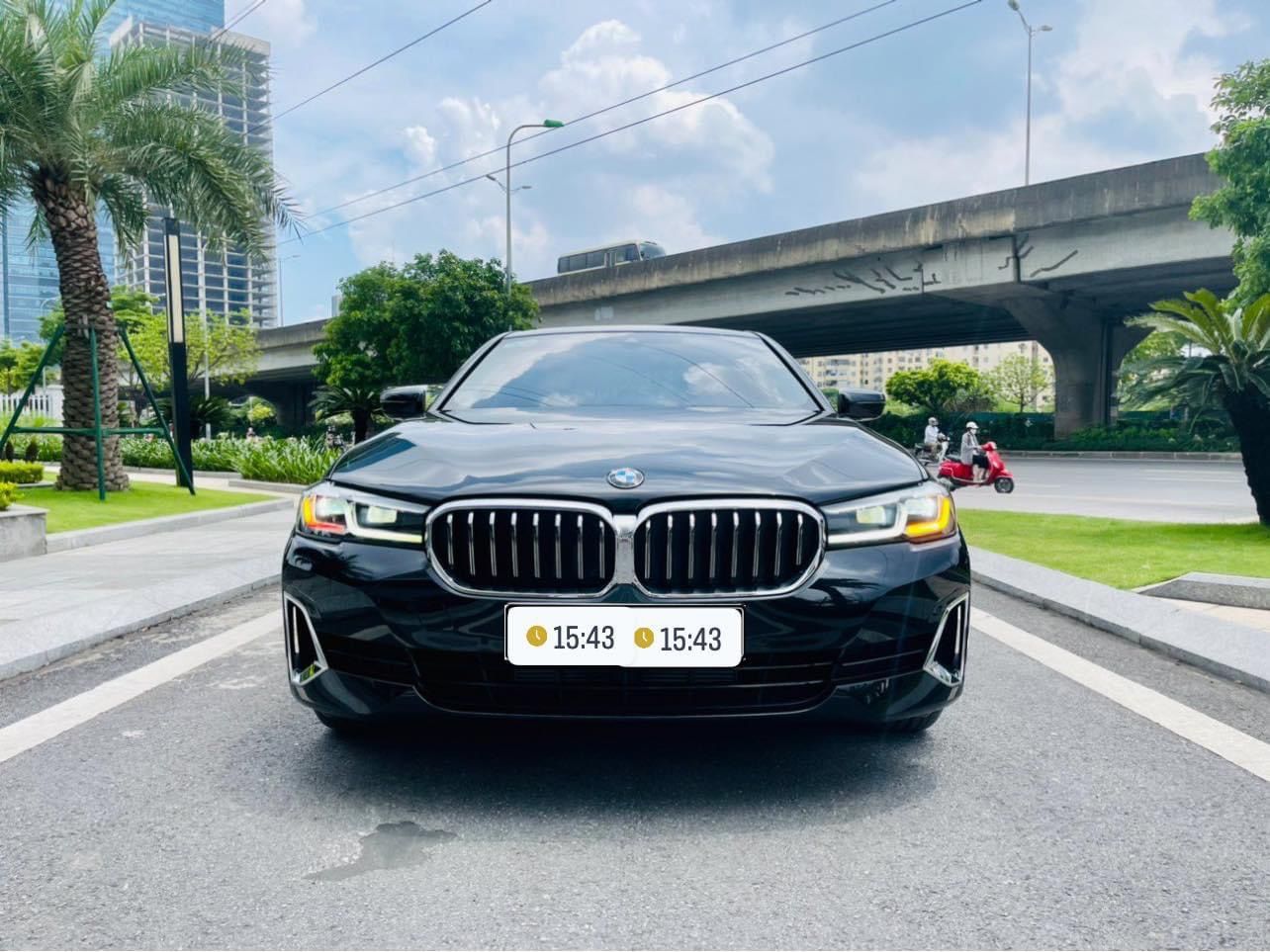 BMW 520i 2021 - Đen, nội thất nâu