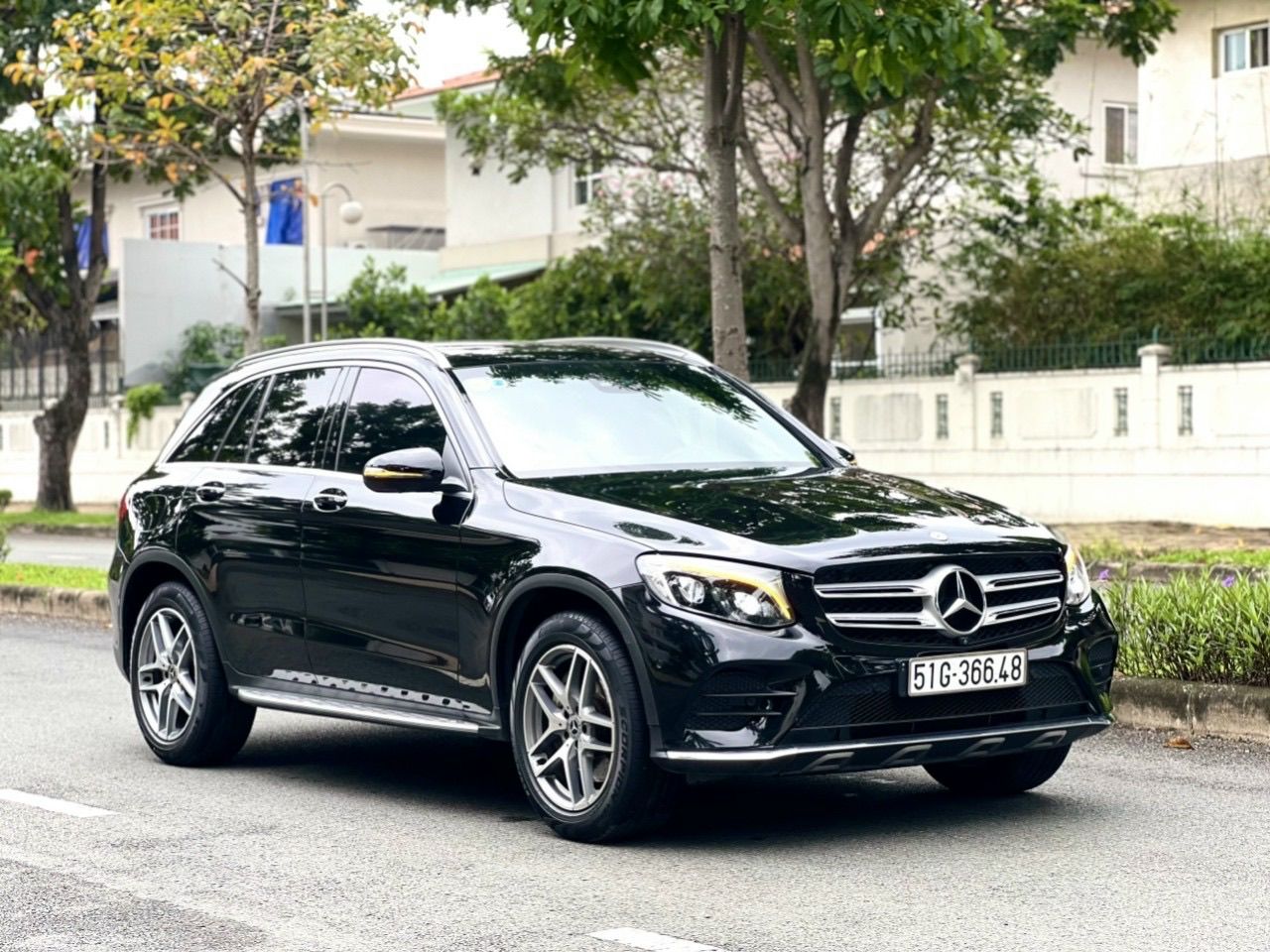 Mercedes-Benz GLC 300 2017 - Xe mới 95% giá tốt 1 tỷ 499tr