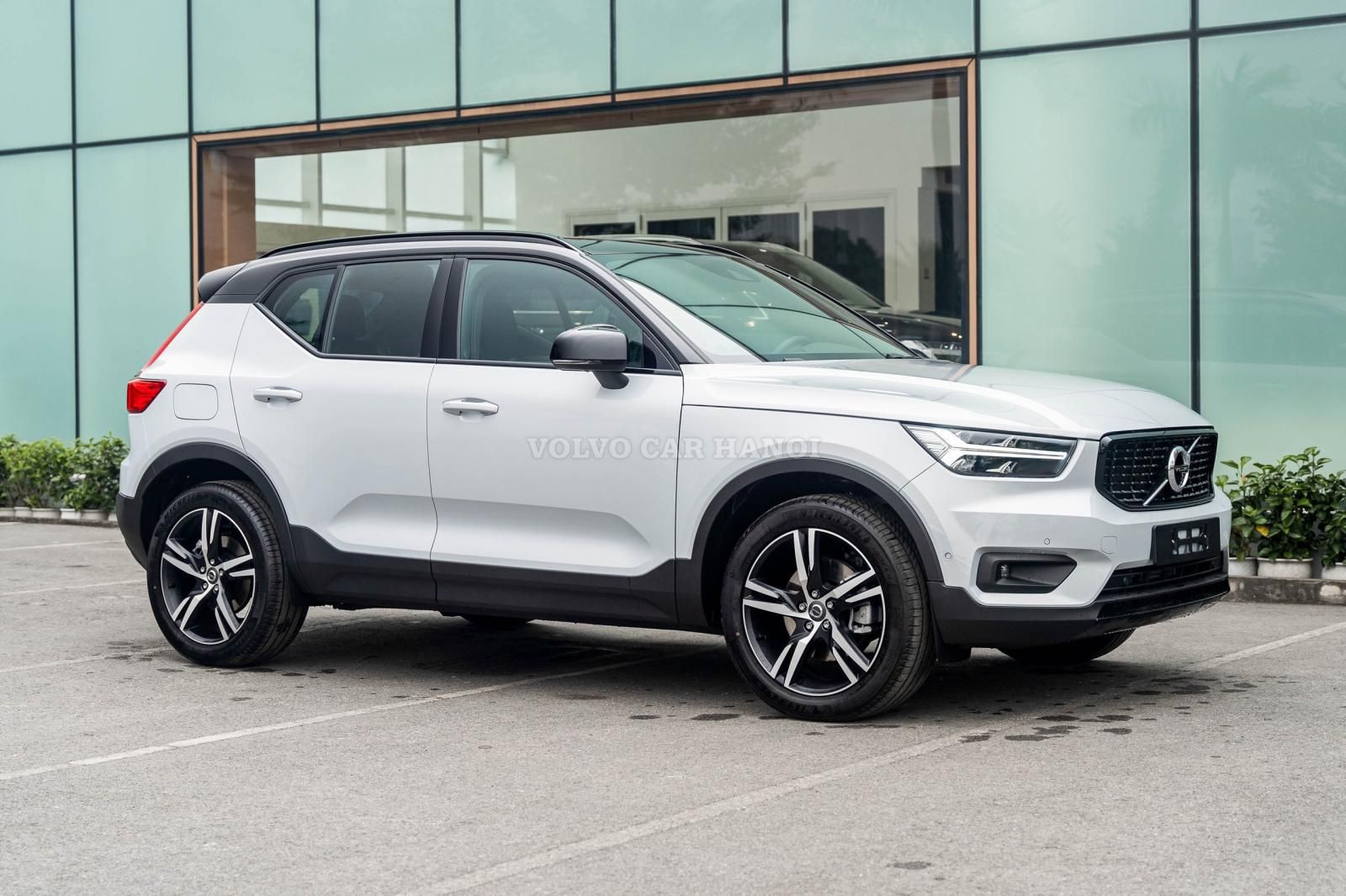 Volvo XC40 2022 - Tặng 2 năm bảo hiểm, 3 năm bảo dưỡng và voucher 10 triệu