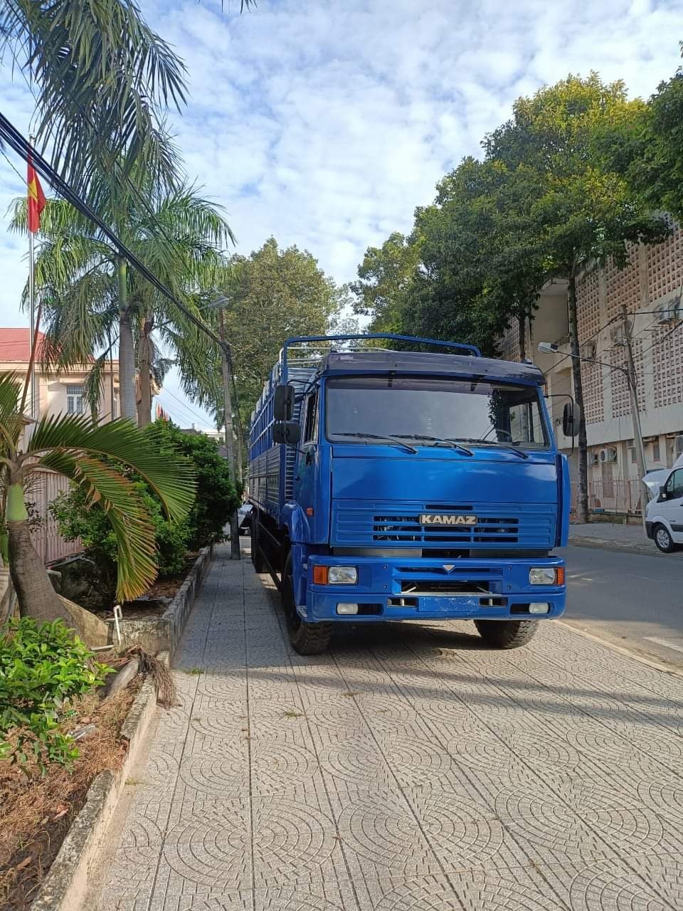 Kamaz Xe tải thùng 2022 - 65117 Kamaz - Model 6x4 đặc biệt - Khả năng đi đường xa êm nhất hãng