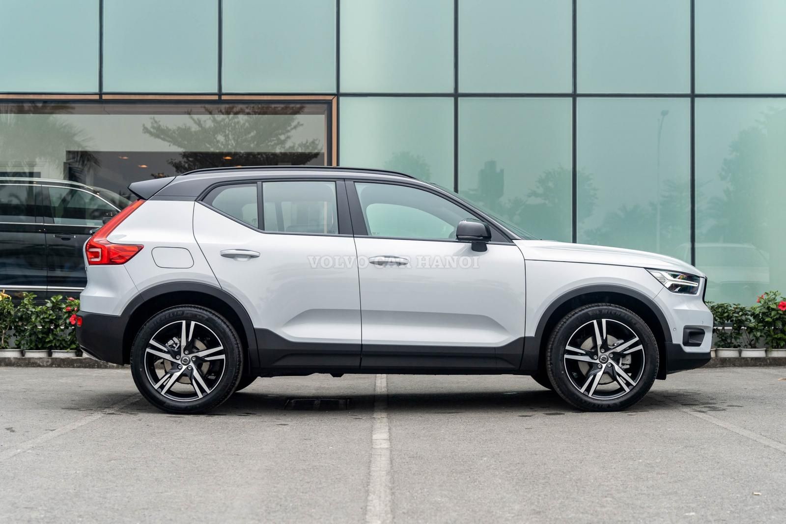 Volvo XC40 2022 - Tặng 2 năm bảo hiểm, 3 năm bảo dưỡng và voucher 10 triệu