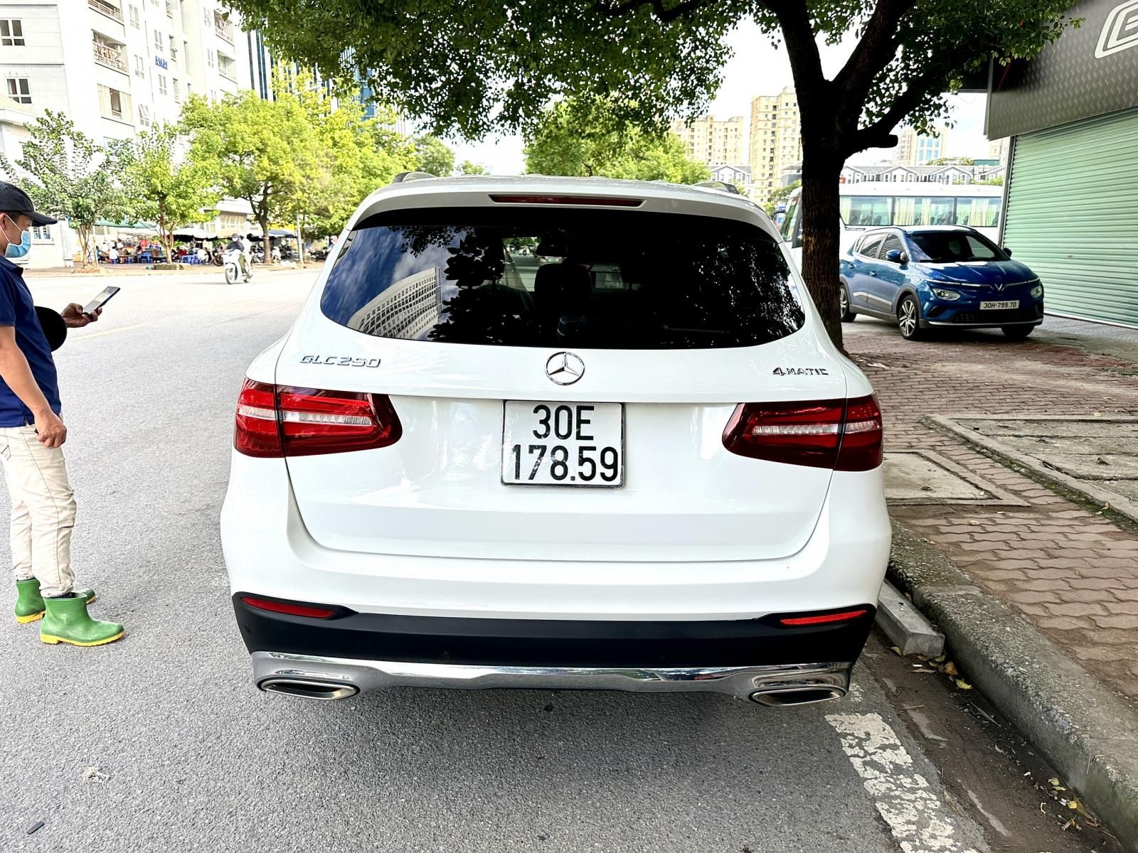 Mercedes-Benz GLC 250 2016 - Sẵn biển HN về chỉ việc đi