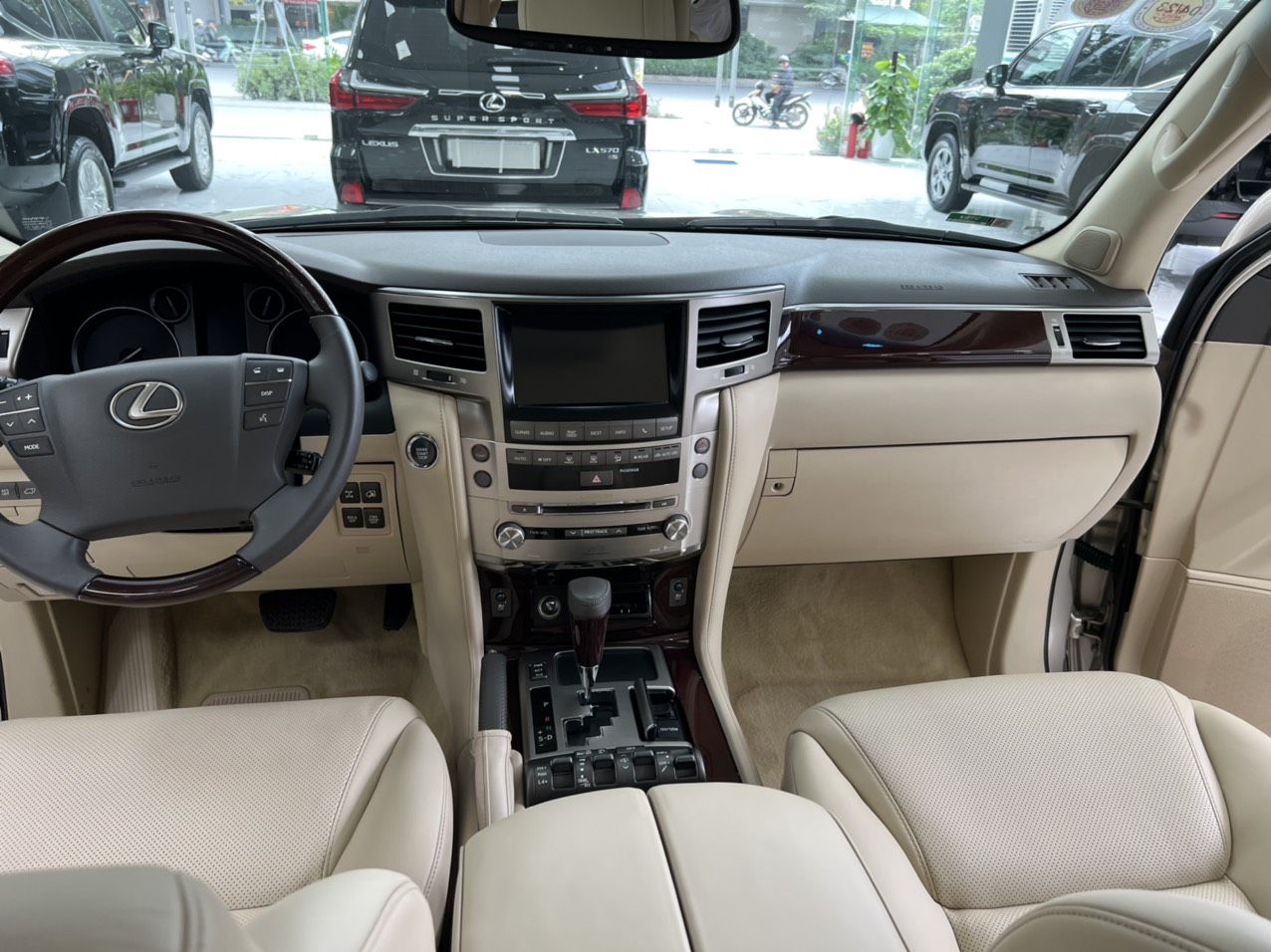 Lexus LX 570 2014 - Xuất Mỹ màu vàng cát nội thất kem, sản xuất 2014 đăng ký 2015