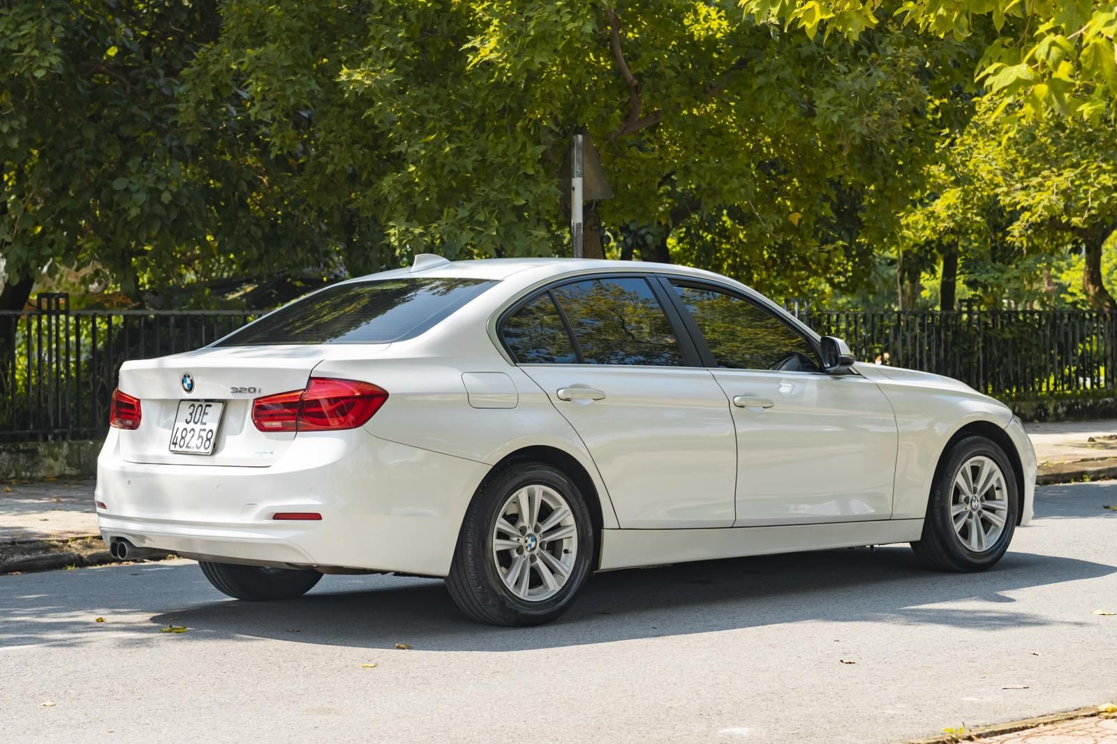 BMW 320i 2016 - Cần bán lại xe odo 4,8 vạn km