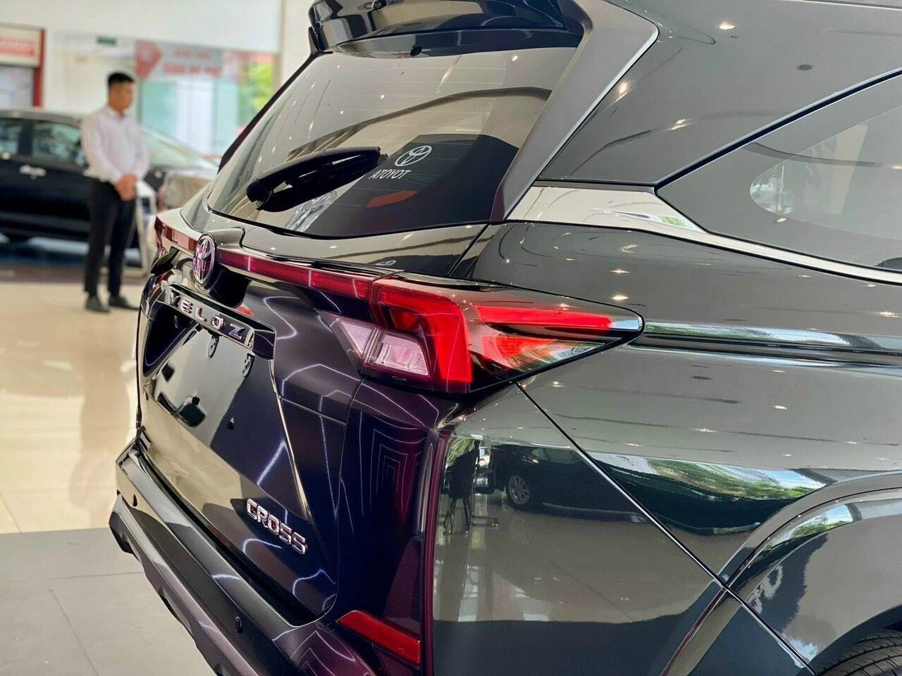 Toyota Veloz Cross 2022 - Xe sẳn đủ màu giao ngay - Nhiều quà tặng hấp dẫn