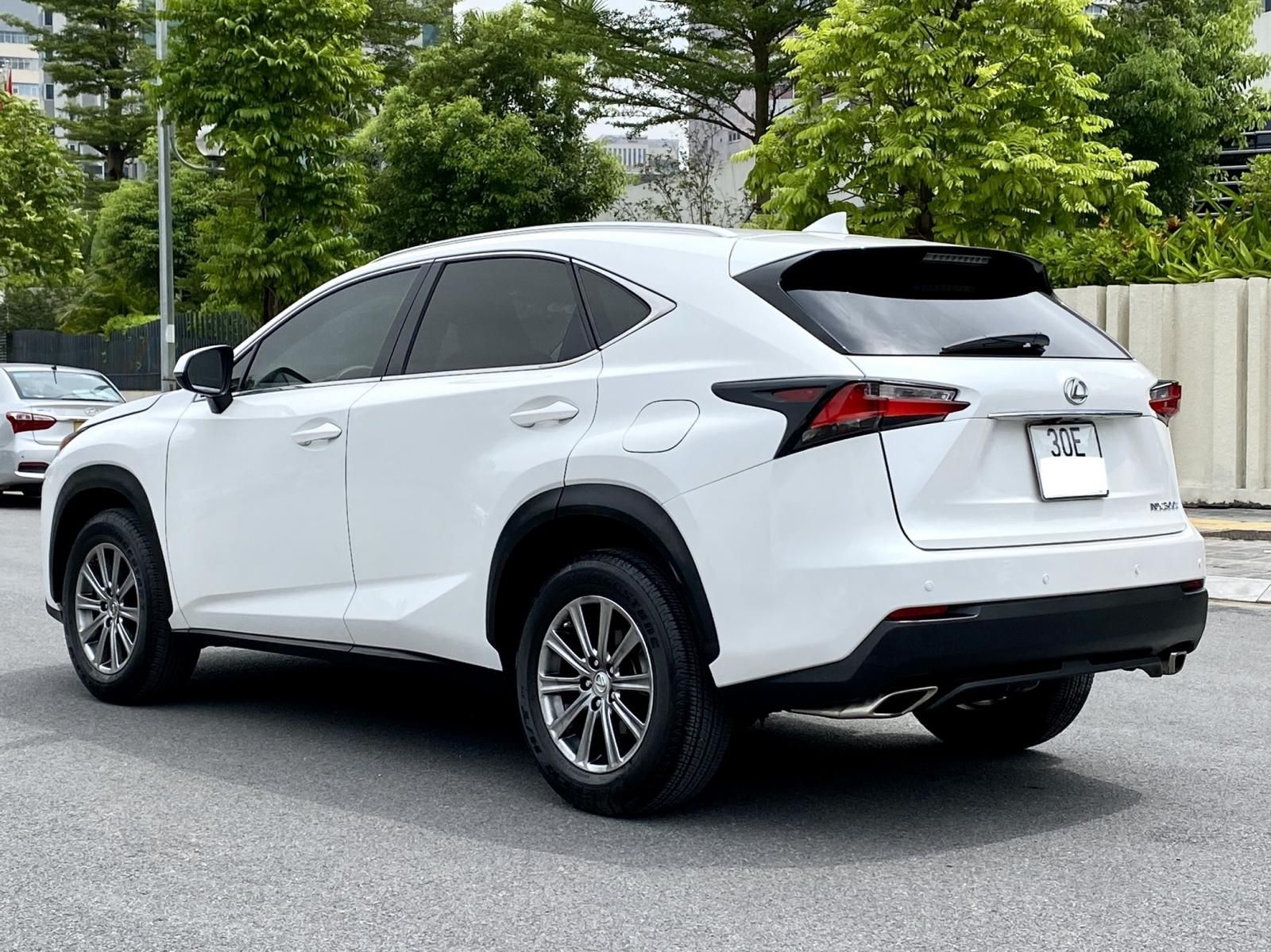 Lexus NX 200T 2015 - Màu trắng, nội thất nâu da bò trẻ trung