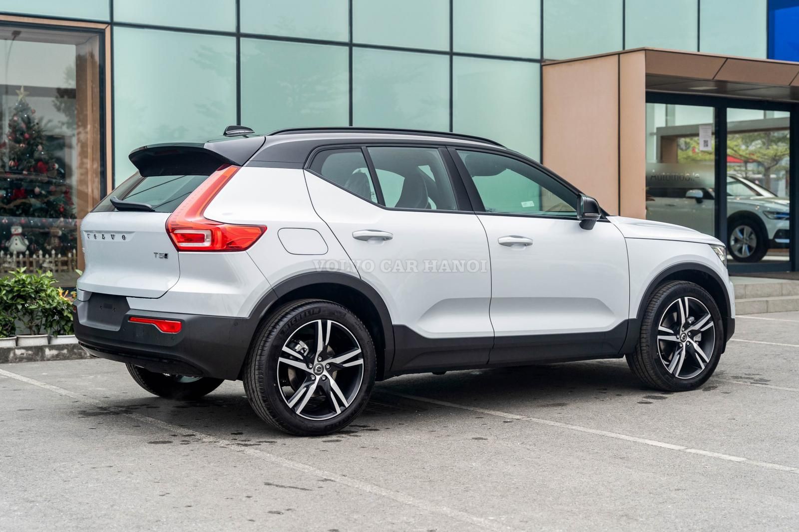 Volvo XC40 2022 - Tặng 2 năm bảo hiểm, 3 năm bảo dưỡng và voucher 10 triệu