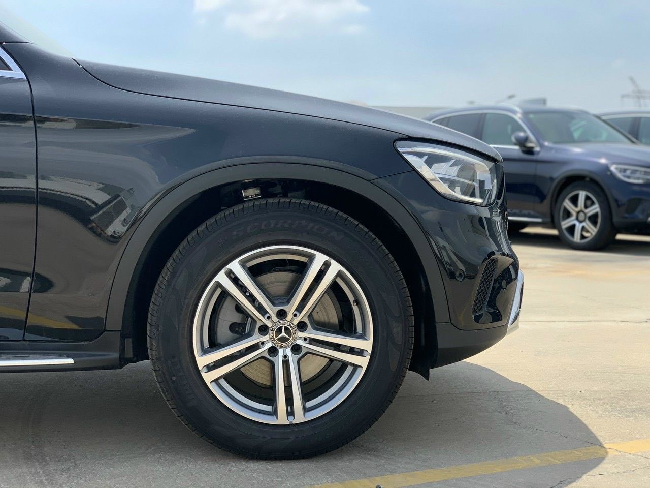 Mercedes-Benz GLC 200 2022 - Sẵn xe giao ngay