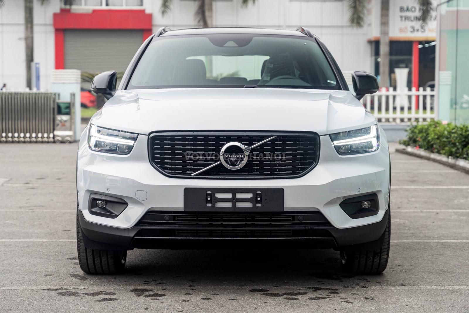 Volvo XC40 2022 - Tặng 2 năm bảo hiểm, 3 năm bảo dưỡng và voucher 10 triệu