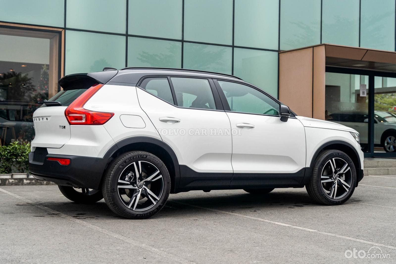 Volvo XC40 2022 - SUV sang trọng nhập khẩu từ Thụy Điển - Tặng 3 năm bảo dưỡng + 1 năm bảo hiểm thân vỏ