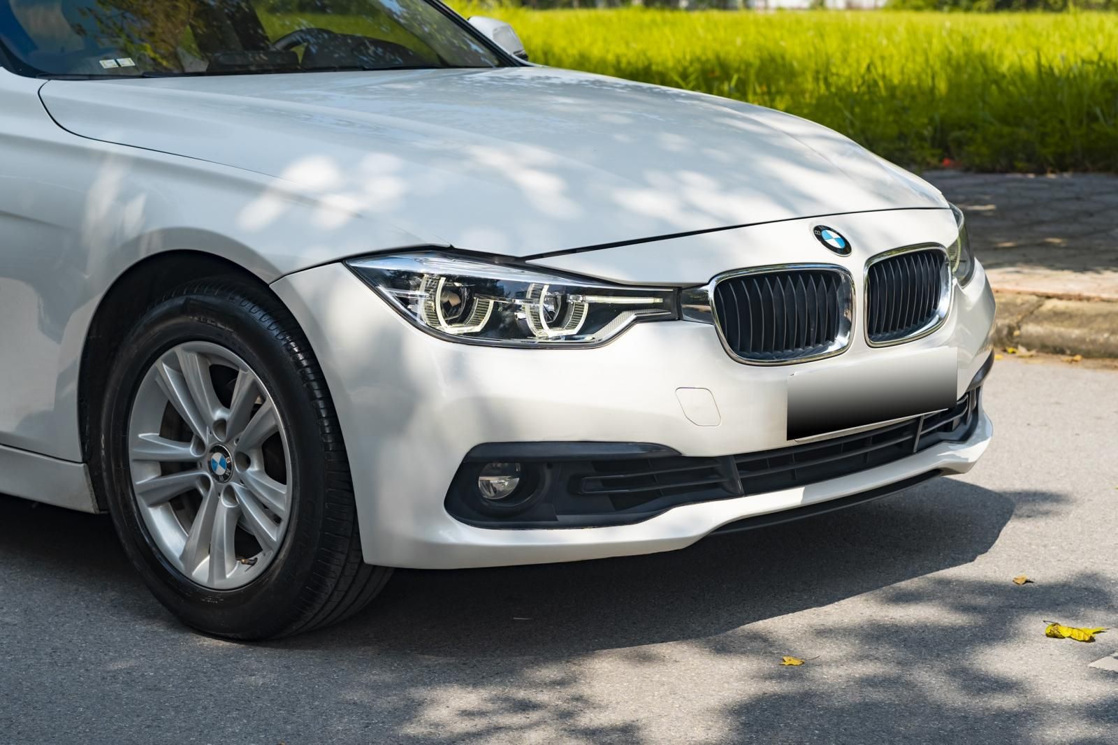 BMW 320i 2016 - Cần bán lại xe odo 4,8 vạn km