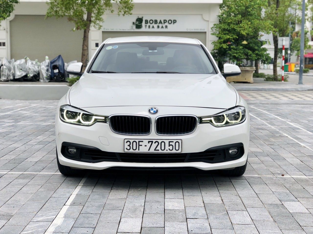 BMW 320i 2015 - Bán xe đăng ký lần đầu 2016, phom mới B48 đá cốp giá tốt 820tr