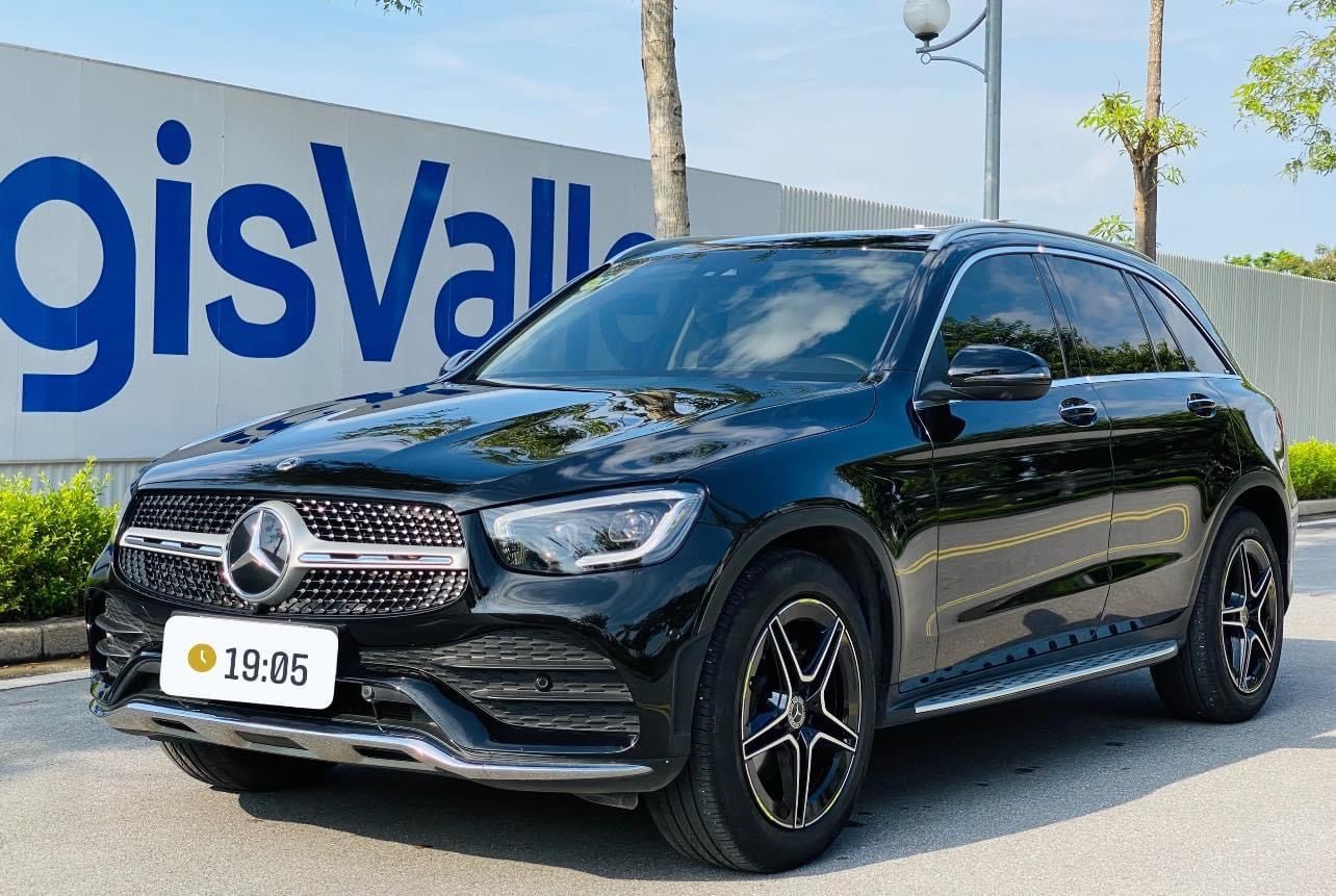 Mercedes-Benz GLC 300 2021 - Xe màu đen