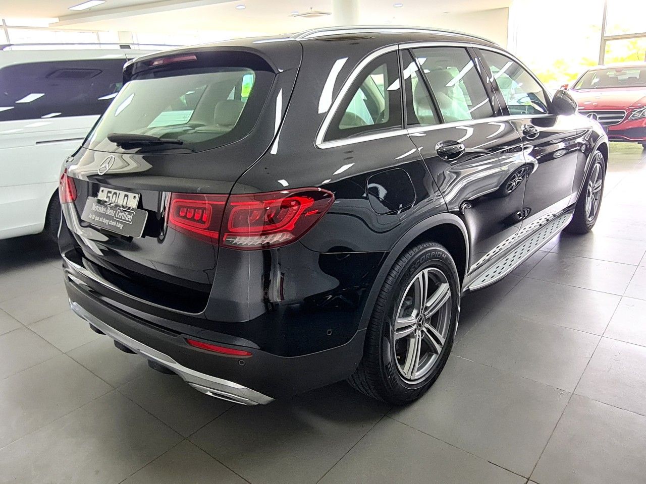 Mercedes-Benz GLC 200 2022 - Chỉ 20 km, xe lưu kho chính hãng