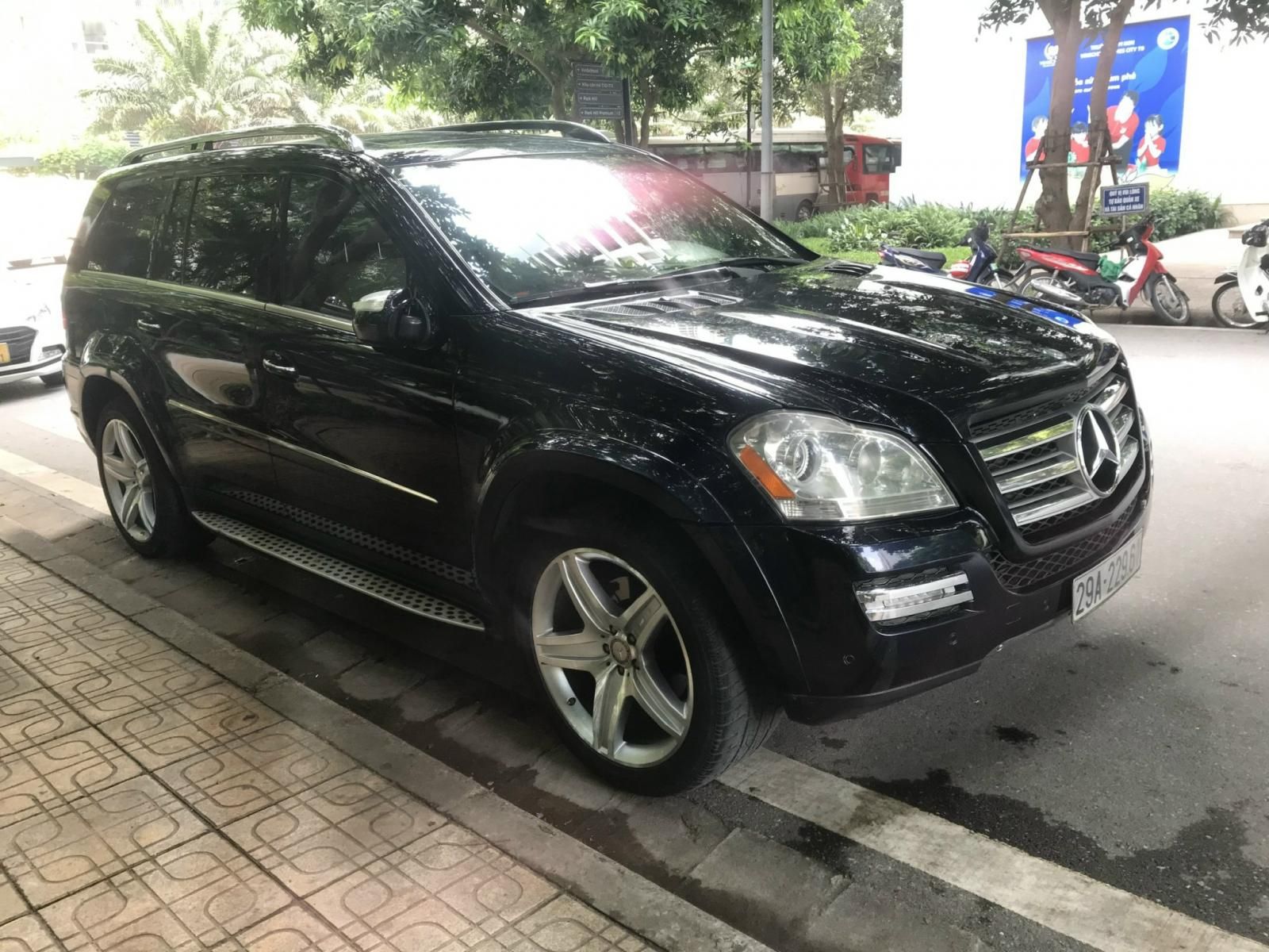 Mercedes-Benz GL 550 2010 - Xe chính chủ cần bán gấp do ít sử dụng - Full option - Bao check và kiểm định xe