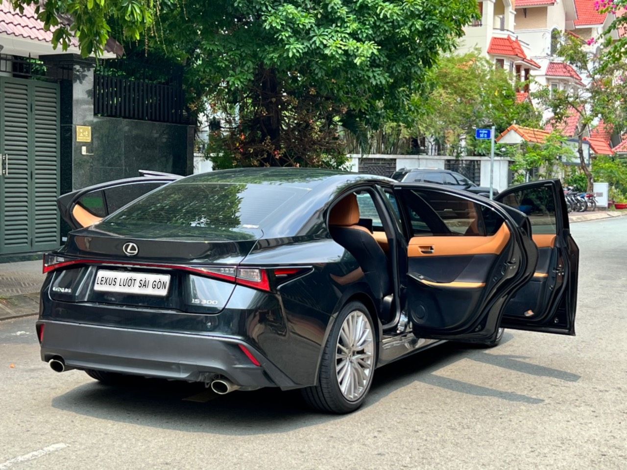 Lexus IS 300 2021 - Nhập chính hãng, màu đen ánh kim cực sang chảnh