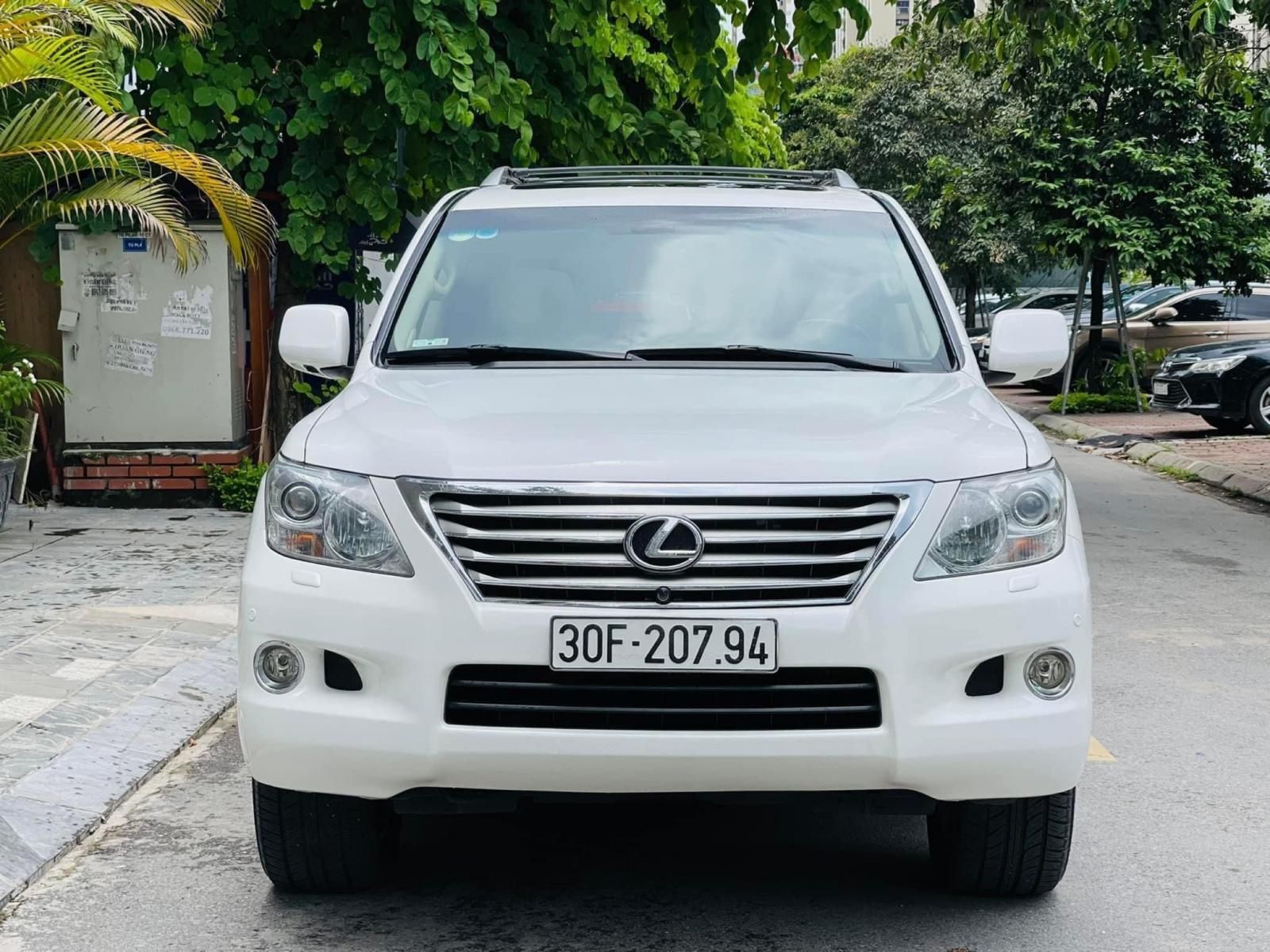 Lexus LX 570 2011 - Cần bán lại xe ít sử dụng giá chỉ 2 tỷ 660 triệu