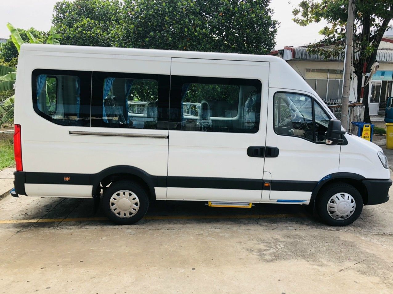 Thaco Iveco Daily 2022 - Giá xe khách 16 chỗ, chuyên phục vụ trung chuyển và hoạt động du lịch