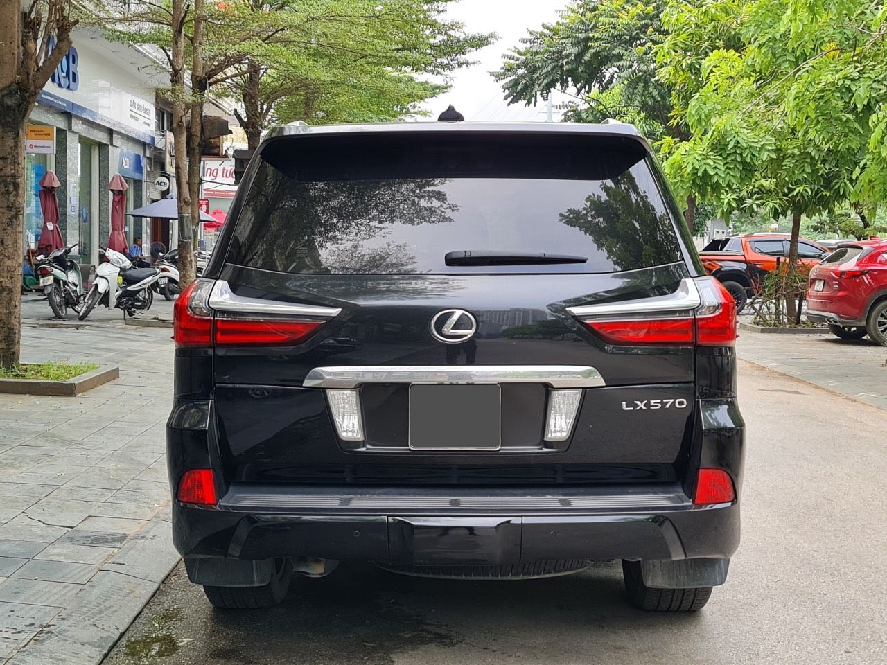 Lexus LX 570 2016 - Màu đen, nội thất da bò