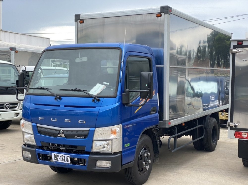 Mitsubishi Fuso 2023 - Xe tải thùng kín