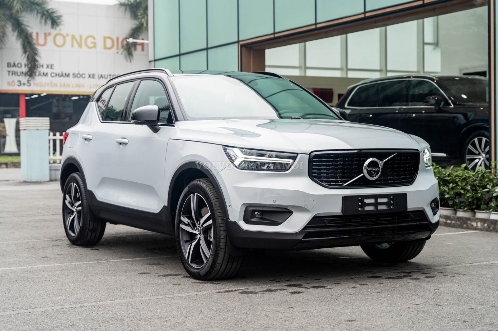 Volvo XC40 2022 - Tặng 2 năm bảo hiểm, 3 năm bảo dưỡng và voucher 10 triệu