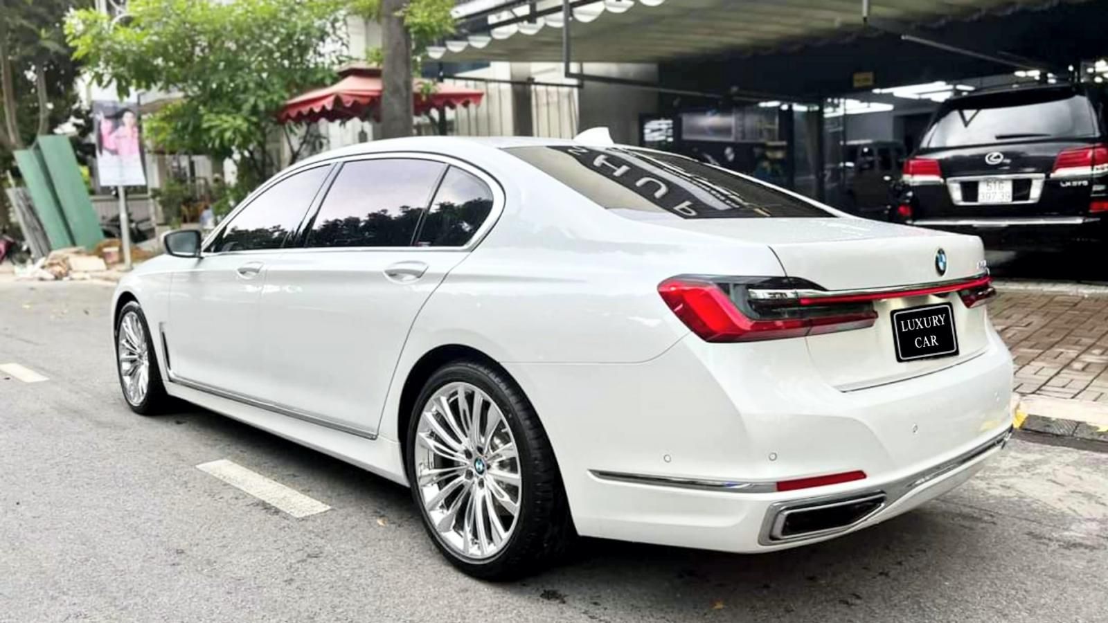 BMW 740Li 2020 - Màu trắng, nội thất nâu