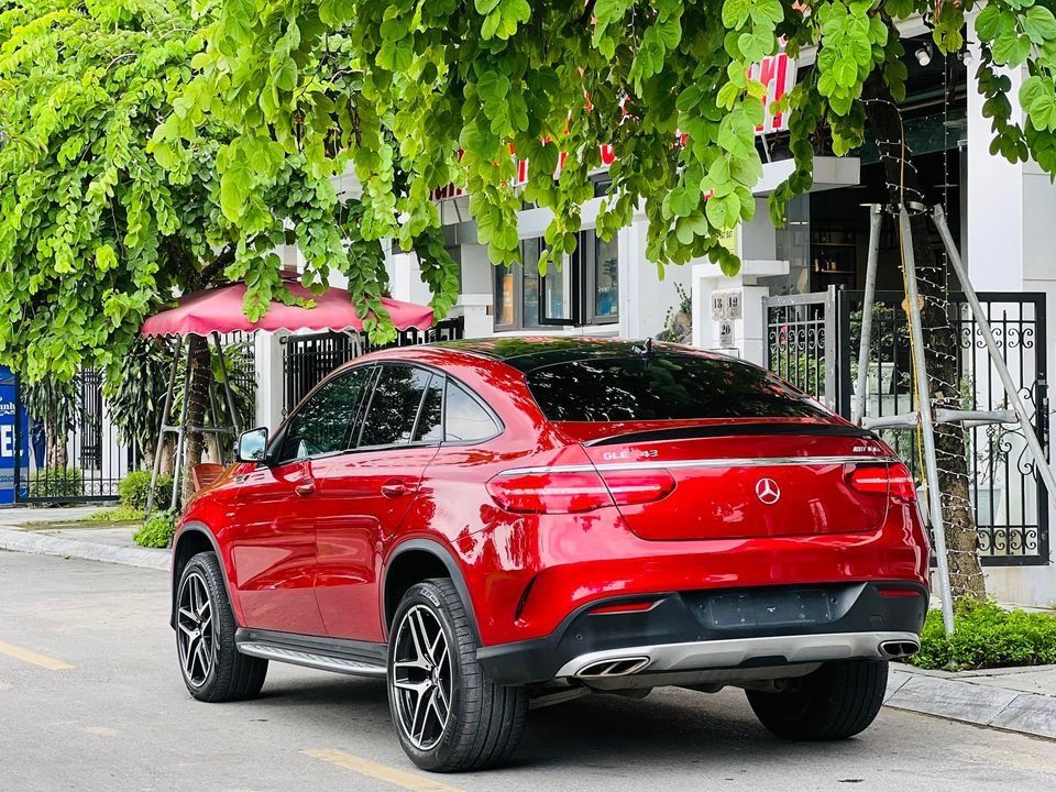 Mercedes-Benz GLE 43 2018 - Màu đỏ, xe nhập