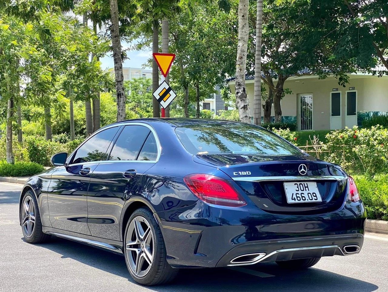 Mercedes-Benz C180 2021 - Tên cá nhân