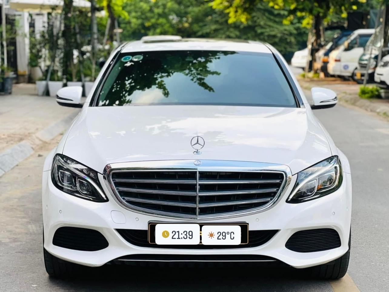 Mercedes-Benz C 250 2016 - Cần bán gấp xe màu trắng