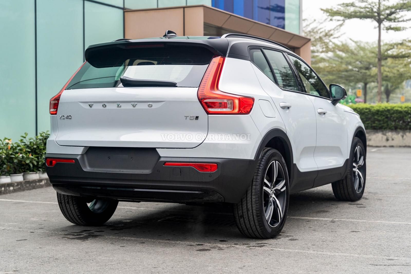 Volvo XC40 2022 - Tặng 2 năm bảo hiểm, 3 năm bảo dưỡng và voucher 10 triệu