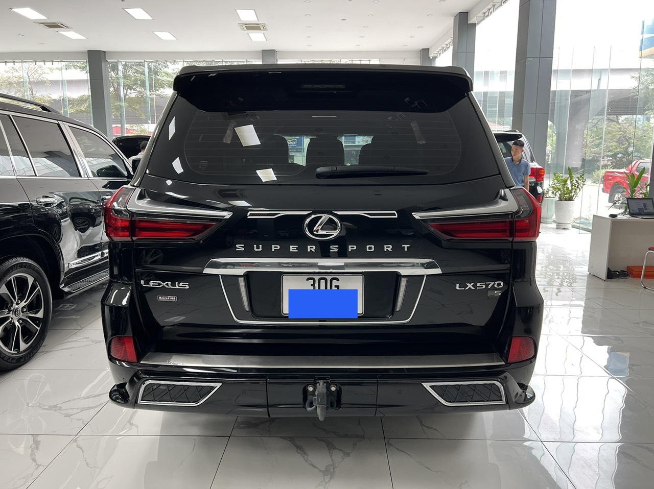 Lexus LX 570 2020 - Bán Lexus LX 570 đời 2020, màu đen, nhập khẩu Trung Đông xe đẹp như mới