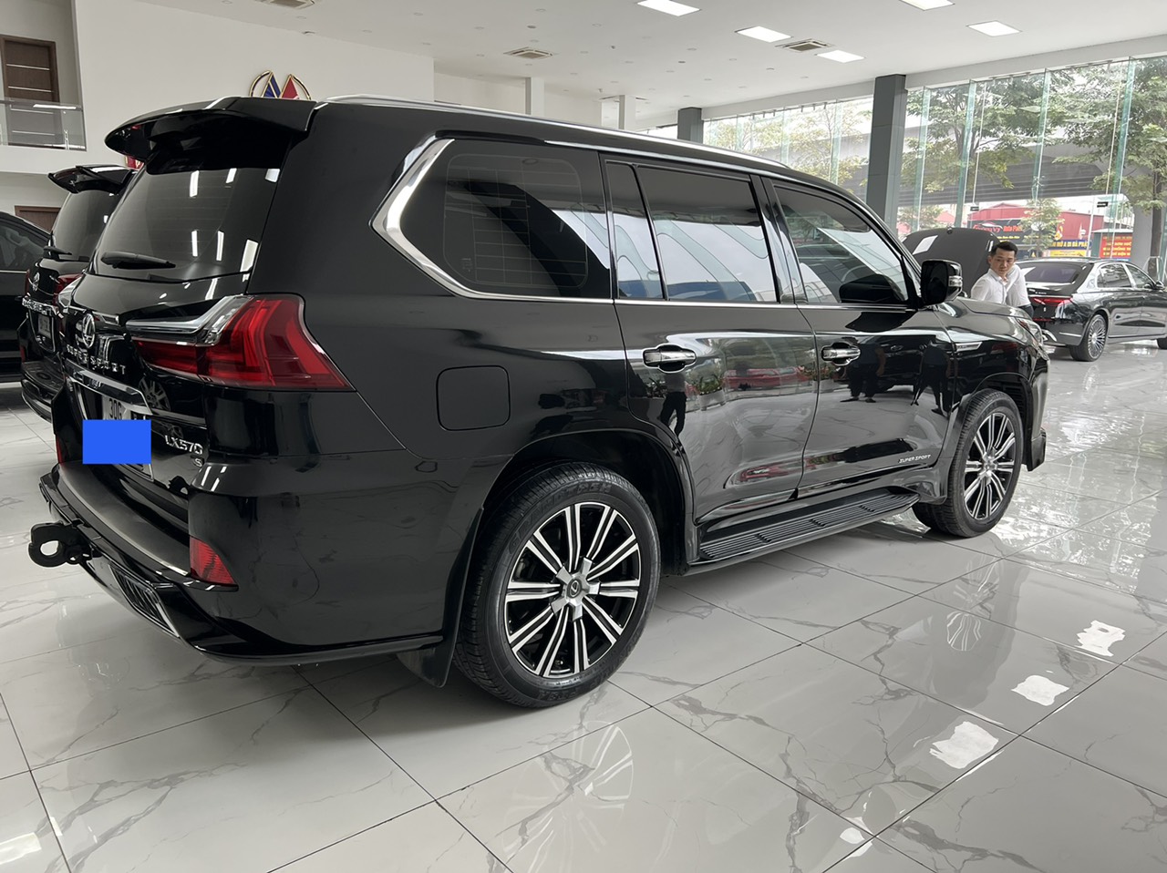 Lexus LX 570 2020 - Bán Lexus LX 570 đời 2020, màu đen, nhập khẩu Trung Đông xe đẹp như mới