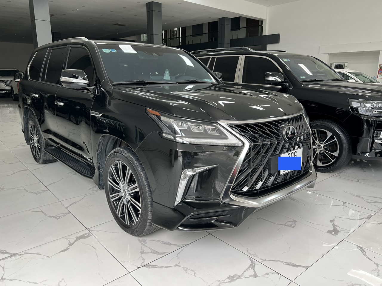 Lexus LX 570 2020 - Bán Lexus LX 570 đời 2020, màu đen, nhập khẩu Trung Đông xe đẹp như mới