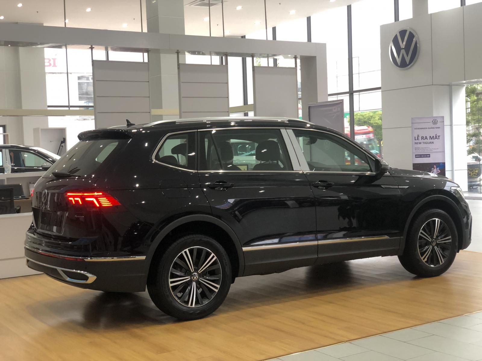 Volkswagen Tiguan 2022 - Model 2023 - Xe màu đen, xe nhập