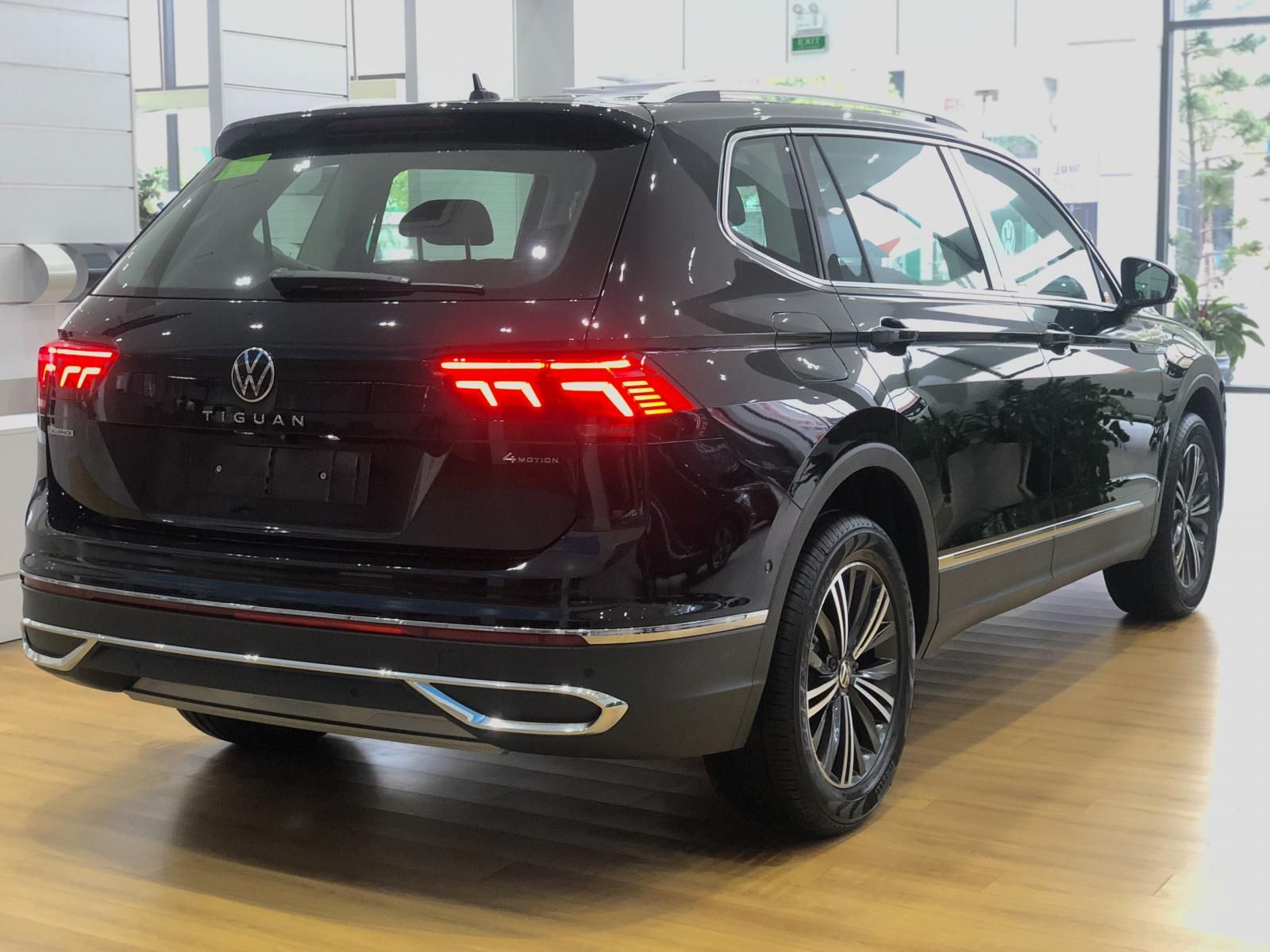 Volkswagen Tiguan 2022 - Model 2023 - Xe màu đen, xe nhập