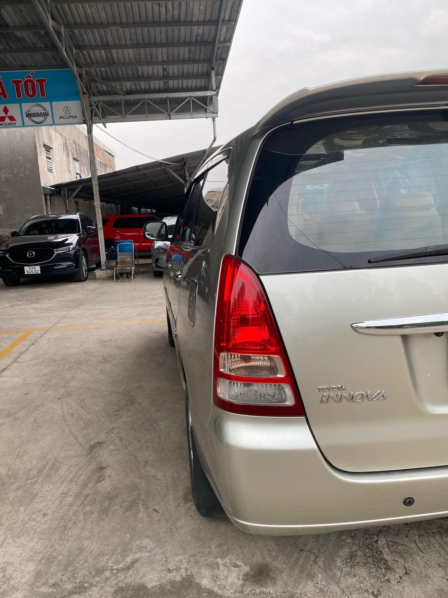 Toyota Innova 2007 - Số sàn, động cơ 2.0 máy xăng đẹp không ngờ, đúng chất xe gia đình