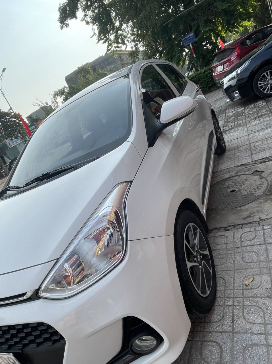 Hyundai Grand i10 2019 - Màu trắng, số tự động