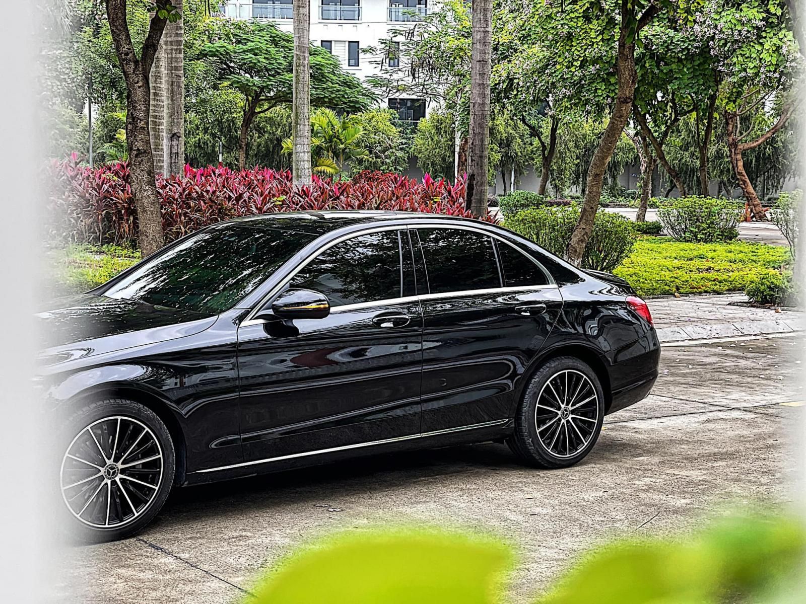 Mercedes-Benz C200 2019 - Màu đen